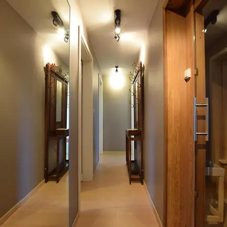 Modern In Vaux-sur-sure With Sauna בית נופש