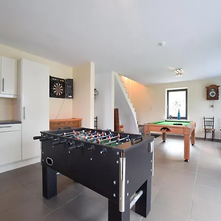 Vakantiehuis Modern In Vaux-sur-sure With Sauna Morhet